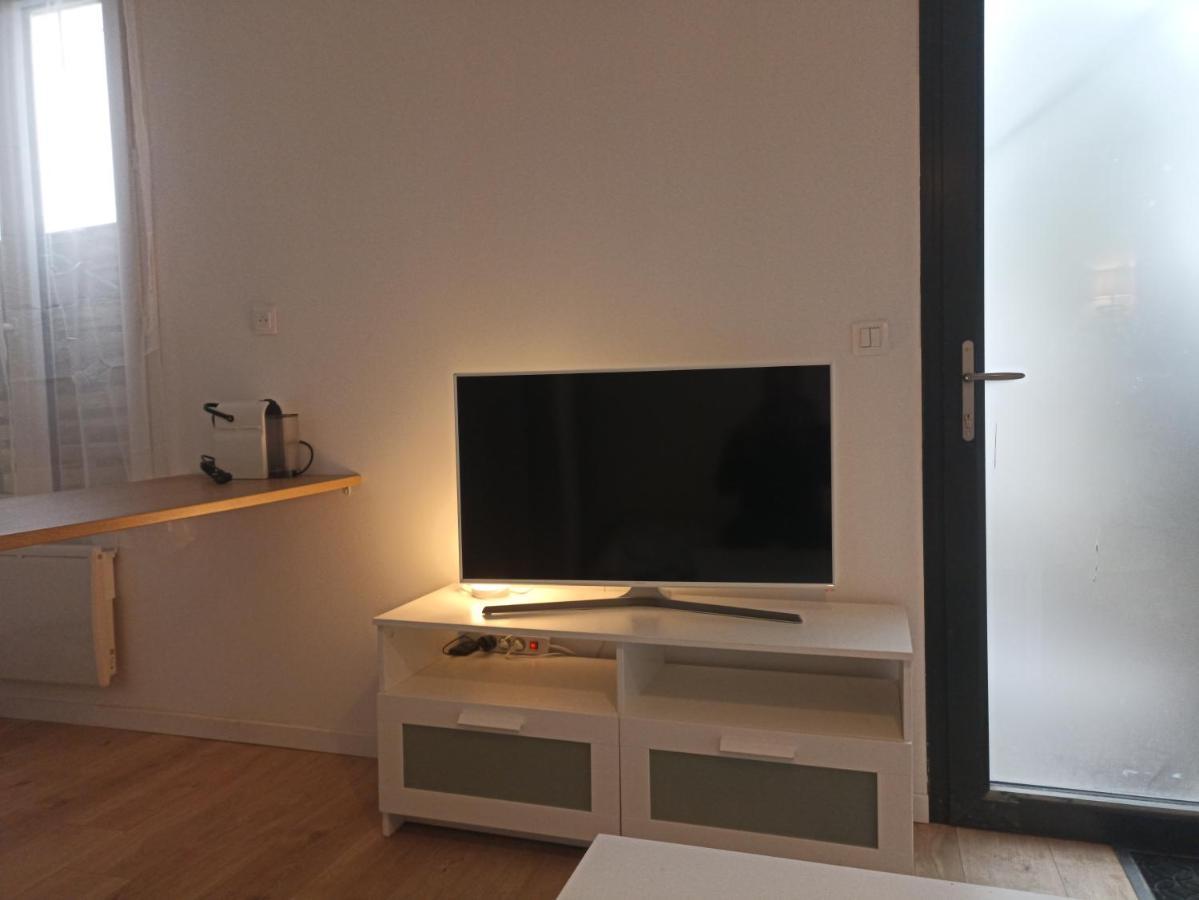 Апартаменты Studio Cosy Avec Terrasse Et Jardin Флуарак Экстерьер фото